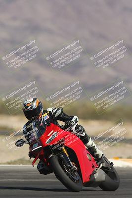 media/Oct-30-2025-Racers Edge (Thu) [[dabbdaf680]]/3-B Group/Session 2 (Turn 14)/